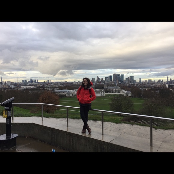 Meet your Posher, Kelley 🌉🌍✈️ - Picture 2 of 4